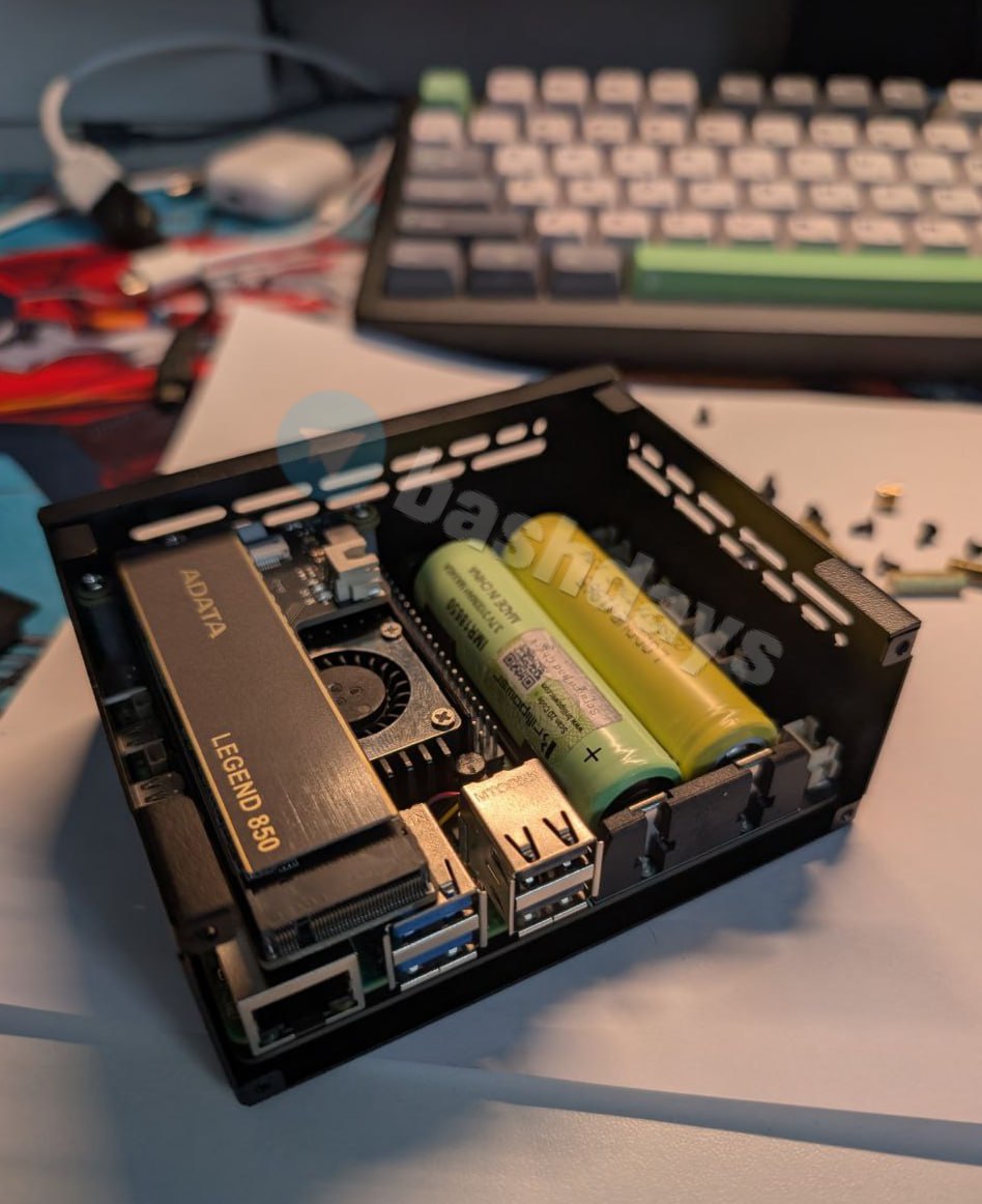 Собранная Raspberry Pi 5 с NVMe и аккумуляторами