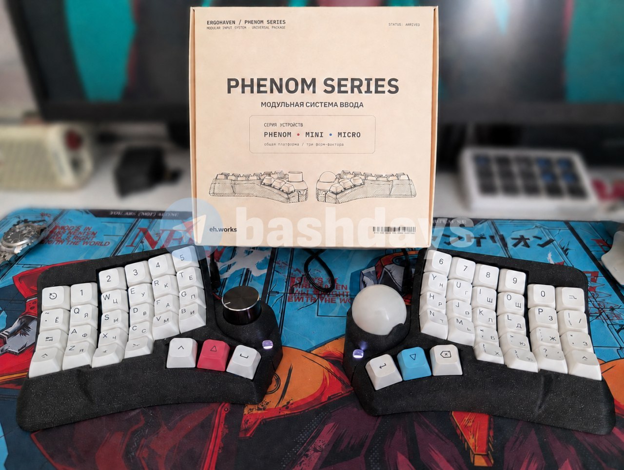 Сплит-клавиатура Phenom с кейкапами и трекболом